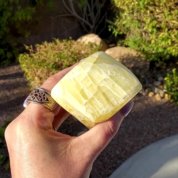 Beautiful Large Free Standing Lemon Calcite Free Form - Picture 8 of 17